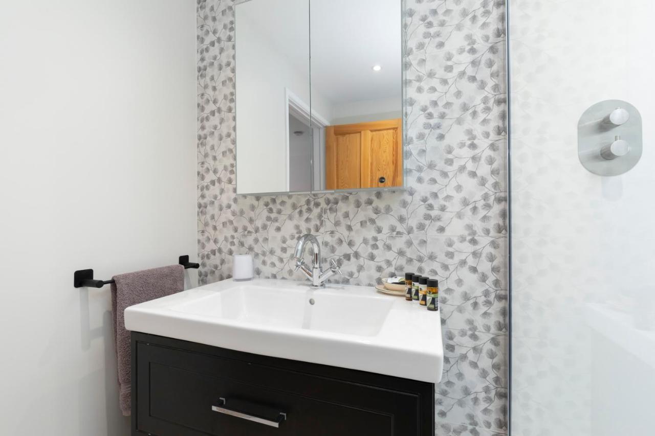 Luxury Cheltenham Home With Ev Charger - Lechampton Hills Esterno foto